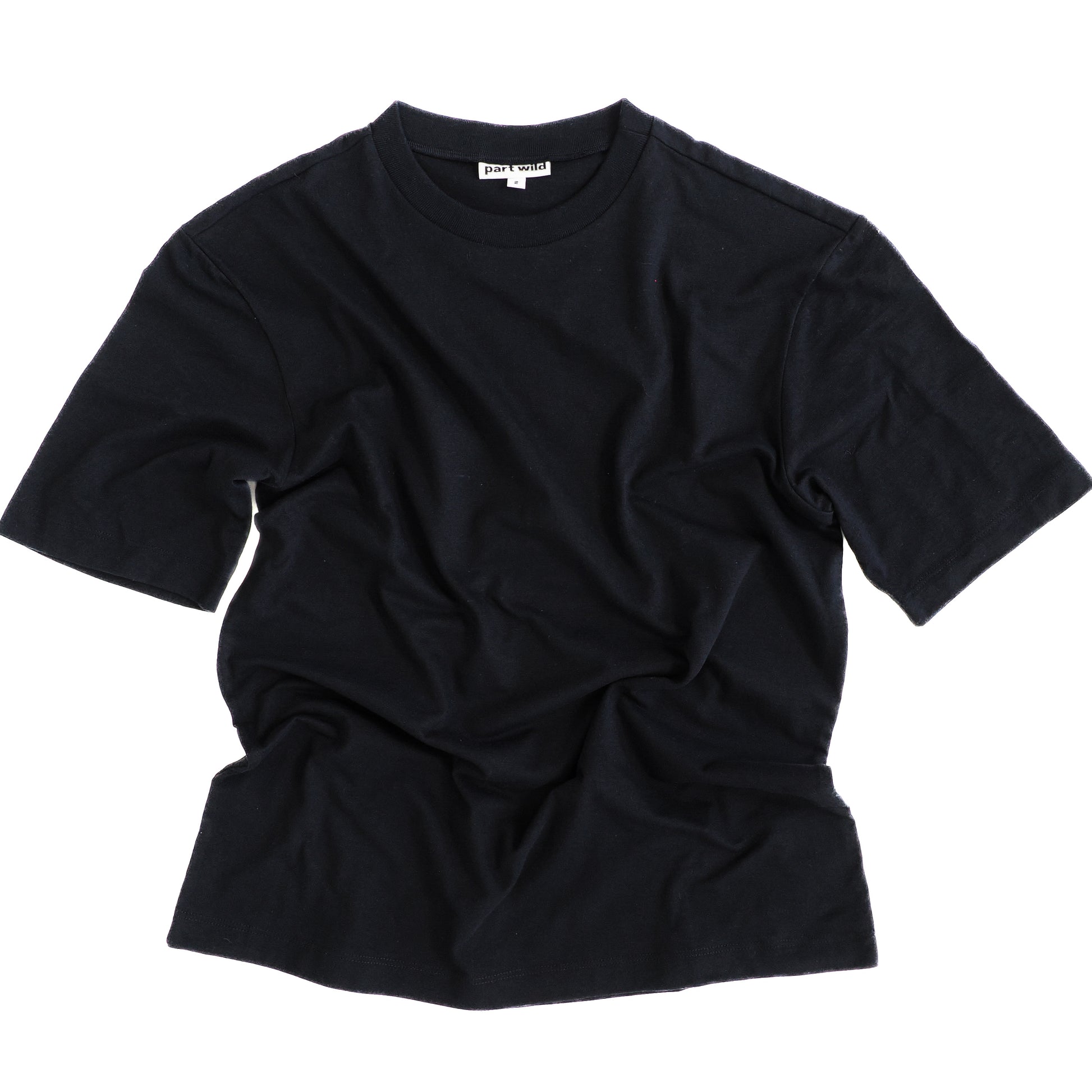 Discover the ultimate t-shirt with a slightly taller length, longer sleeves, and a perfect blend of 40% Cordura and 60% organic cotton for unbeatable comfort, breathability, and durability